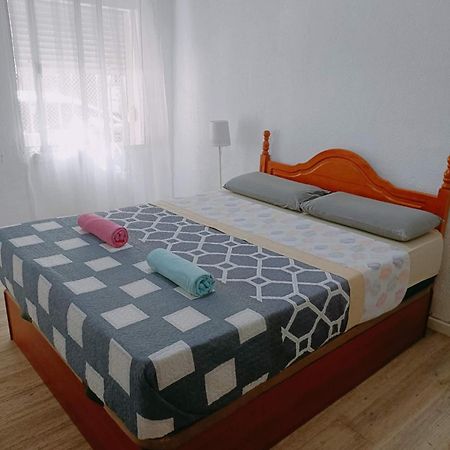 8 Mins Walk To Train Station Low Cost Youth Hostel Seville Exterior photo