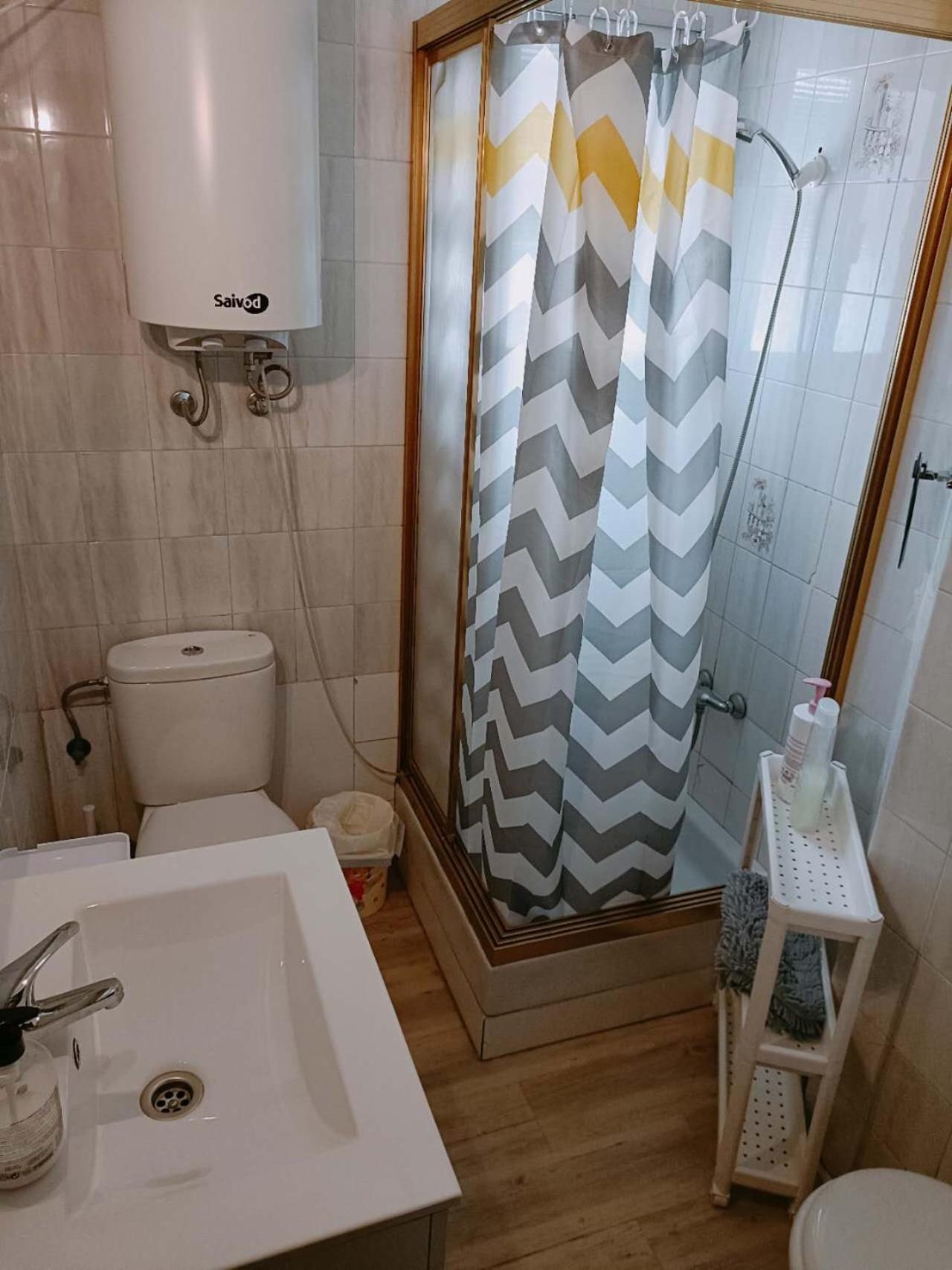8 Mins Walk To Train Station Low Cost Youth Hostel Seville Exterior photo